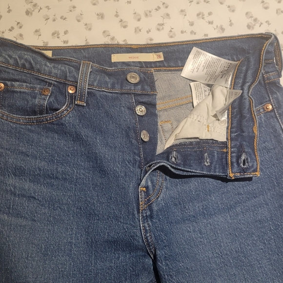 Levi's Wedgie - Picture 2 of 6